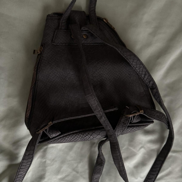 Backpack - Picture 4 of 4